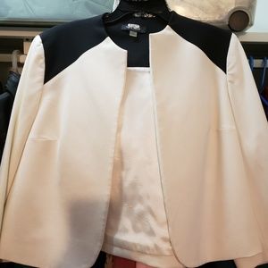 MAKE OFFER Absolutely beautiful Nine West jacket